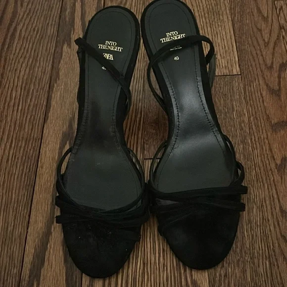 Suede Zara black strappy black sandal size 40 worn once - Picture 3 of 4